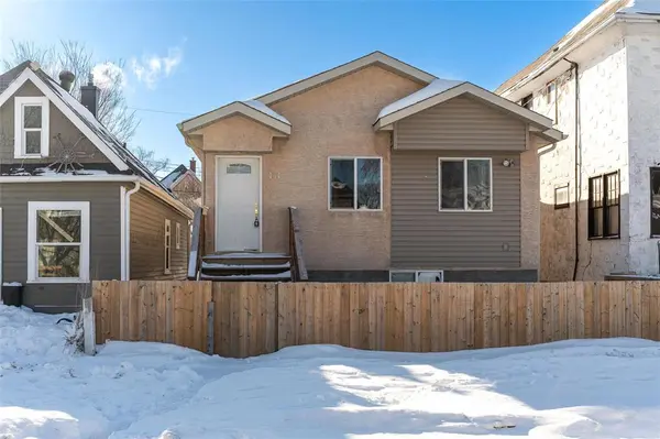 484 Aberdeen AVE, Winnipeg, MB R2W 1W1