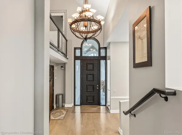 4912 Oakwood CT, Commerce Charter Township, MI 48382