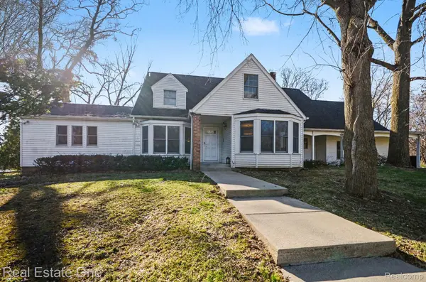 5840 Inkster RD, West Bloomfield Charter Township, MI 48323