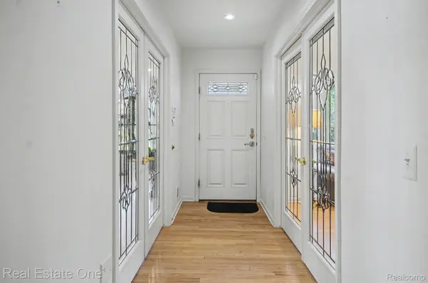 5840 Inkster RD, West Bloomfield Charter Township, MI 48323