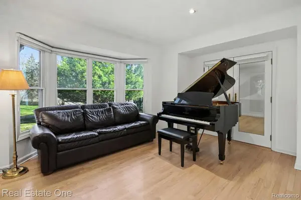 5840 Inkster RD, West Bloomfield Charter Township, MI 48323