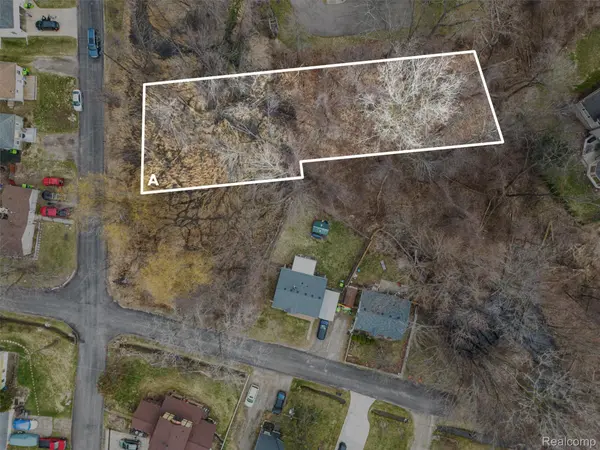 0000 Paramount Lot 50-22-02-379-018 ST, Novi, MI 48375