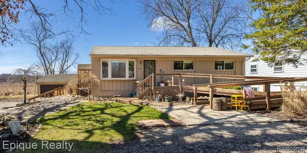 4040 Joslyn RD, Orion Charter Township, MI 48359