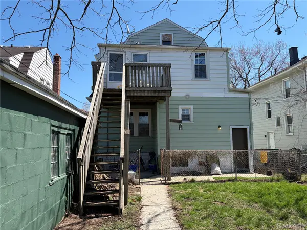 300 2nd ST, Wyandotte, MI 48192