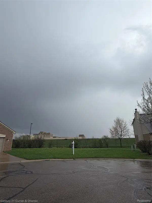 11 Morross CIR, Dearborn, MI 48126