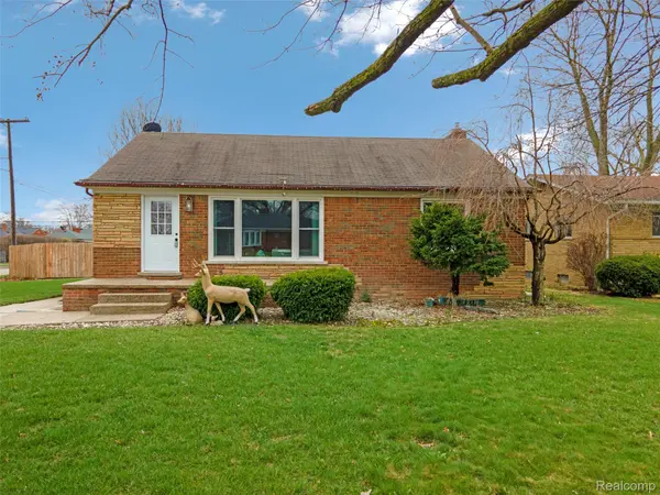 19720 Maxine ST, St. Clair Shores, MI 48080