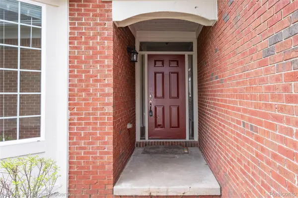 24838 Valleywood DR, Lyon Charter Township, MI 48178