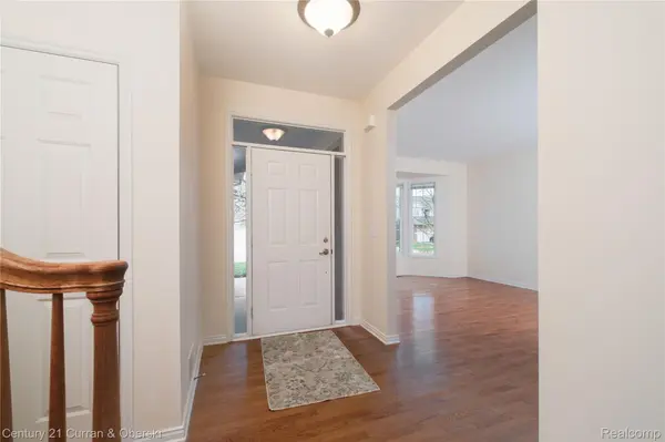 24838 Valleywood DR, Lyon Charter Township, MI 48178