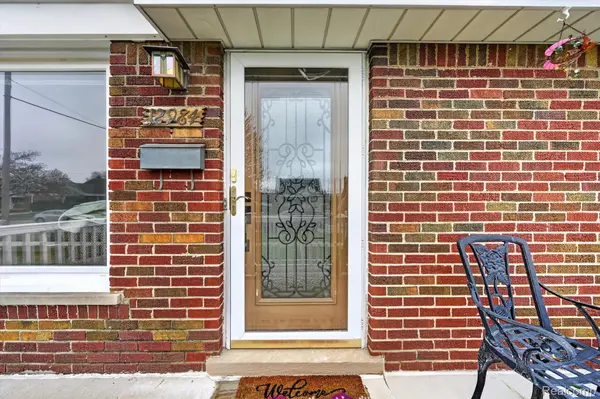 12984 Callender ST, Southgate, MI 48195