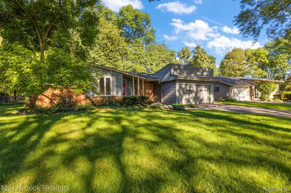 966 WOODLEA ST, Birmingham, MI 48009