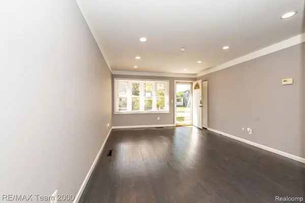 4647 Edgewood ST, Dearborn Heights, MI 48125