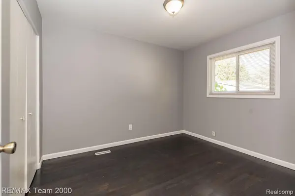 4647 Edgewood ST, Dearborn Heights, MI 48125