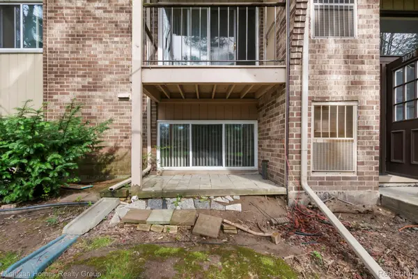 38271 Fairway CT, Clinton Charter Township, MI 48038