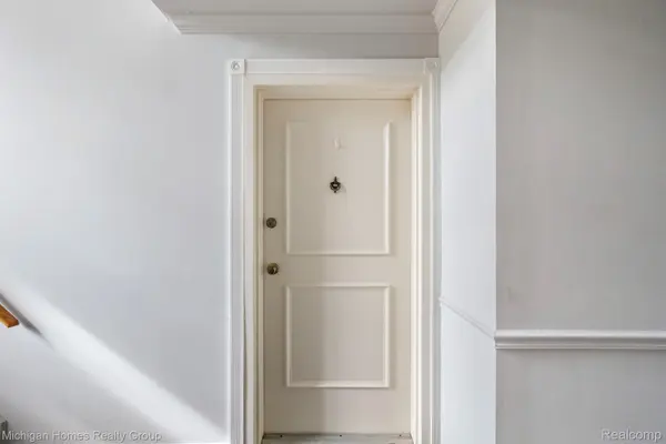 38271 Fairway CT, Clinton Charter Township, MI 48038