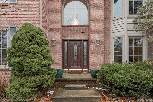 22165 Chase DR, Novi, MI 48375