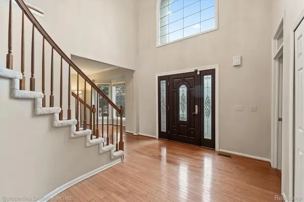 22165 Chase DR, Novi, MI 48375