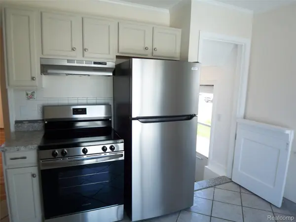 8269 Sterling, Center Line, MI 48015