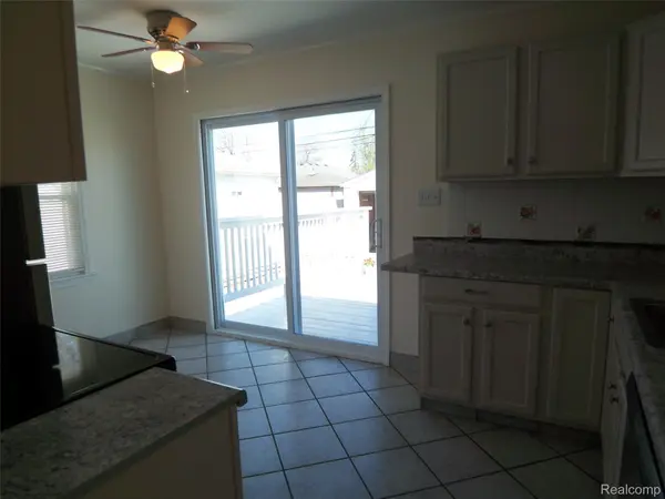 8269 Sterling, Center Line, MI 48015