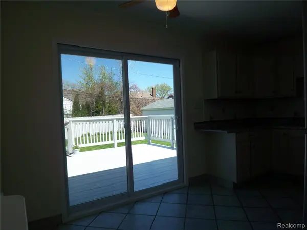 8269 Sterling, Center Line, MI 48015