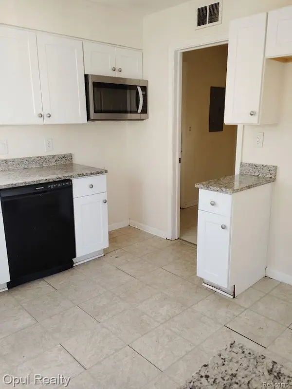 33511 Pierce ST, Garden City, MI 48135