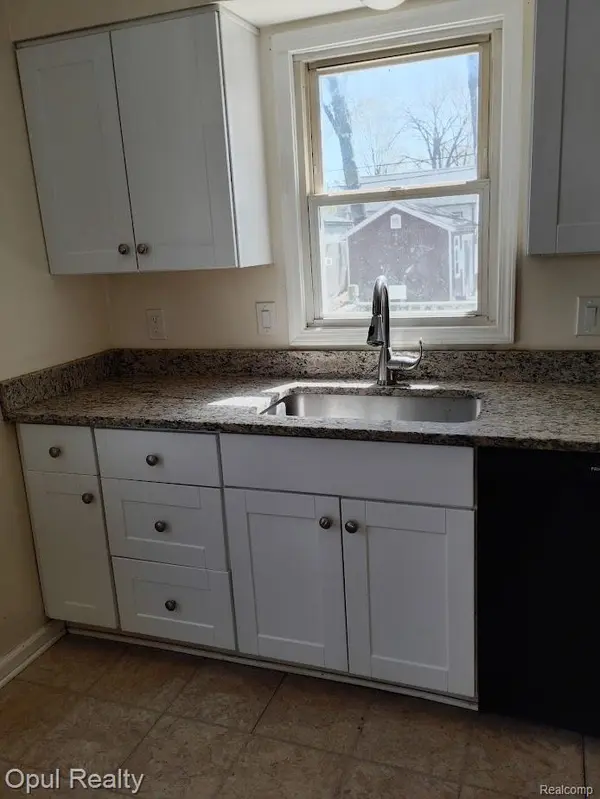 33511 Pierce ST, Garden City, MI 48135