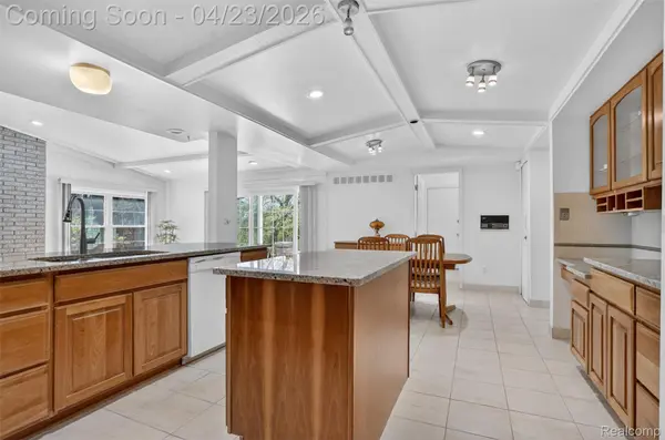 2795 Homewood DR, Troy, MI 48098