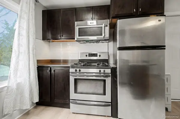 6477 Westpoint ST, Taylor, MI 48180