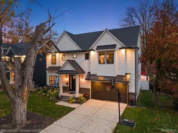 3233 Warick RD, Royal Oak, MI 48073