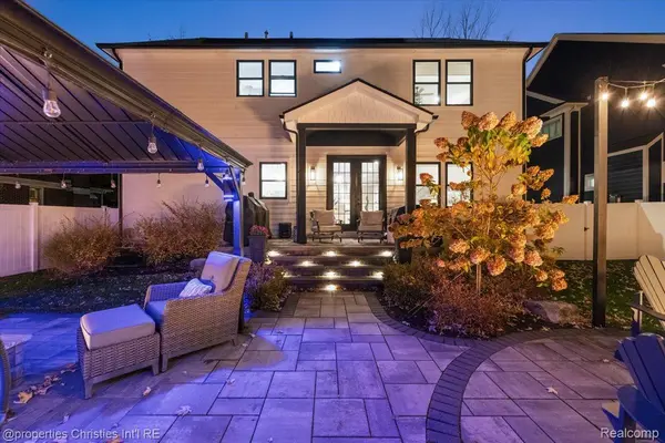 3233 Warick RD, Royal Oak, MI 48073