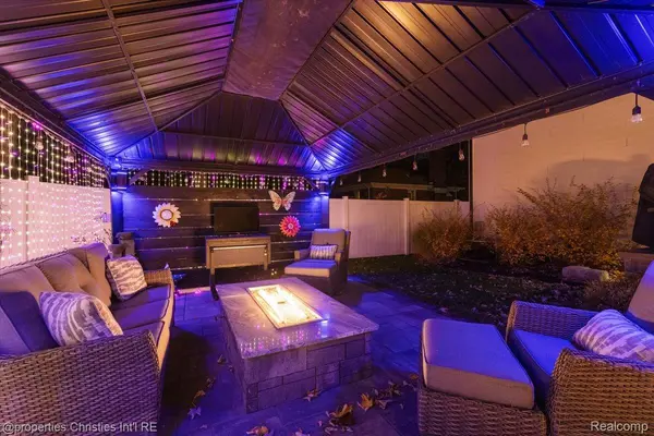 3233 Warick RD, Royal Oak, MI 48073