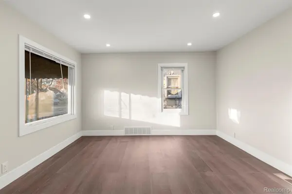 8900 Asbury PARK, Detroit, MI 48228