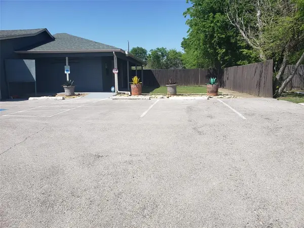 5617 Watauga Road, Watauga, TX 76148