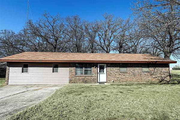 220 Tanglewood Street, Bowie, TX 76230