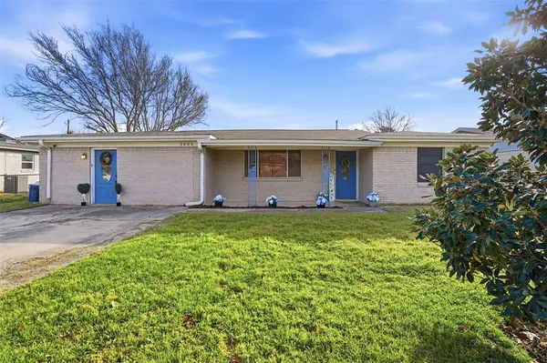 3904 Lakewood Drive, Lake Worth, TX 76135