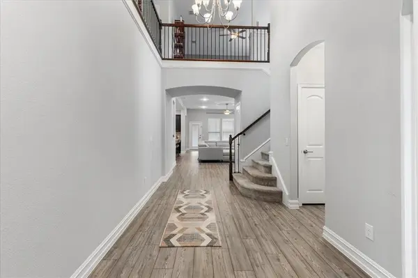 817 Crest Breeze Drive, Fort Worth, TX 76052