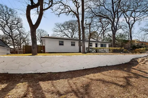 1900 Mimosa Drive, Arlington, TX 76012