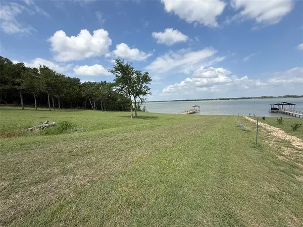 401 Meandering Way, Corsicana, TX 75109