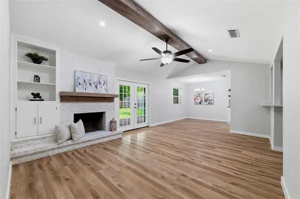 1417 Linwood Lane, Edgecliff Village, TX 76134