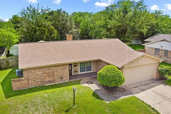 1417 Linwood Lane, Edgecliff Village, TX 76134