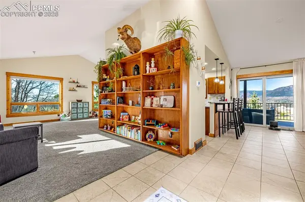 660 Harness RD, Monument, CO 80132