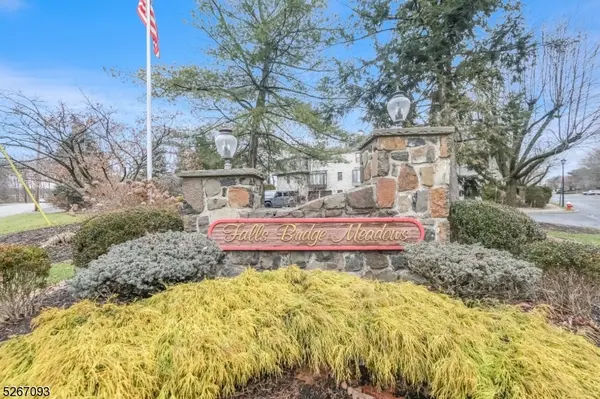 10 Falls Bridge Dr #10, Totowa Boro, NJ 07512