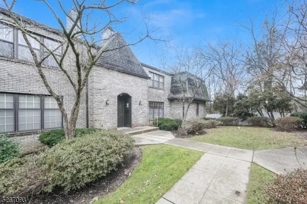 10 Falls Bridge Dr #10, Totowa Boro, NJ 07512