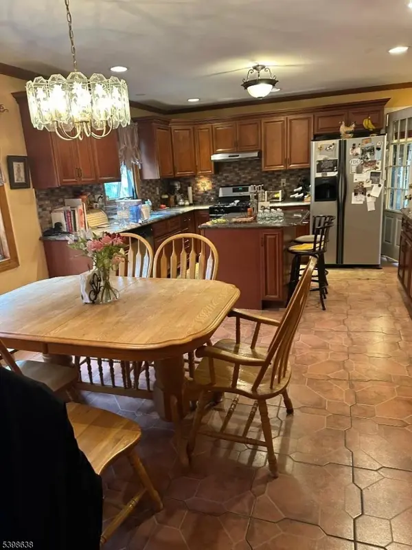 1 Glenbrook Ct, Hanover Twp., NJ 07981