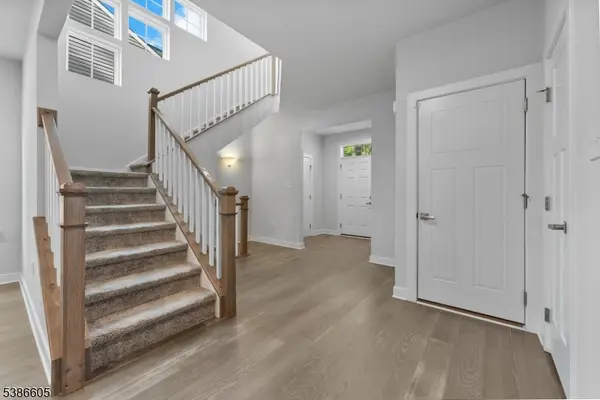 58 Oakwood Blvd, Union Twp., NJ 08827