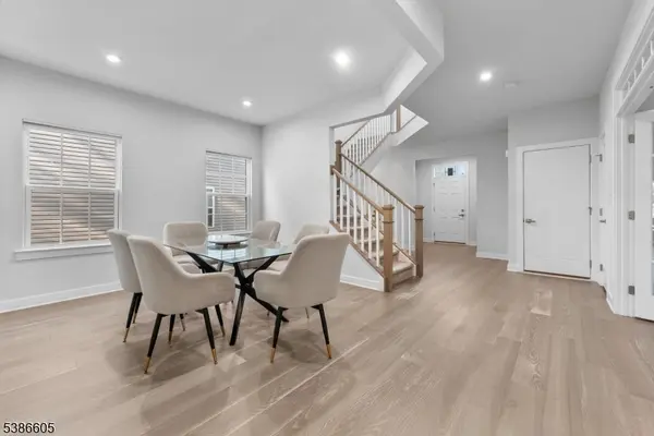 58 Oakwood Blvd, Union Twp., NJ 08827