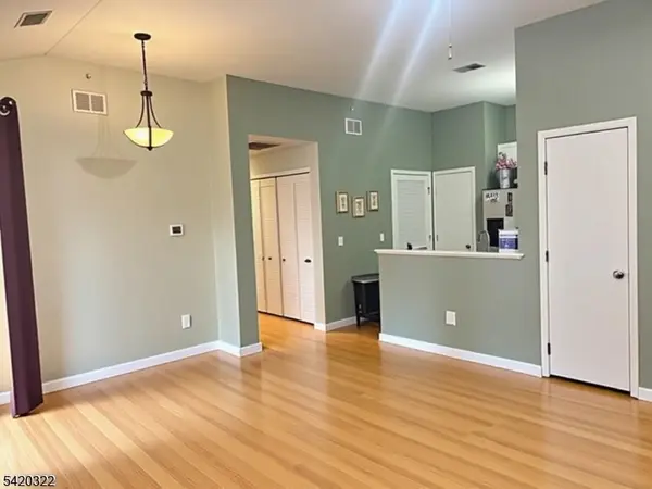 692 Honeybrook Cir #692, Lopatcong Twp., NJ 08886