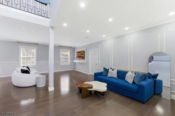 10 Hillside Ave, North Caldwell Boro, NJ 07006