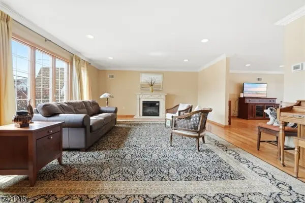 16 Arlington Blvd, North Arlington Boro, NJ 07031