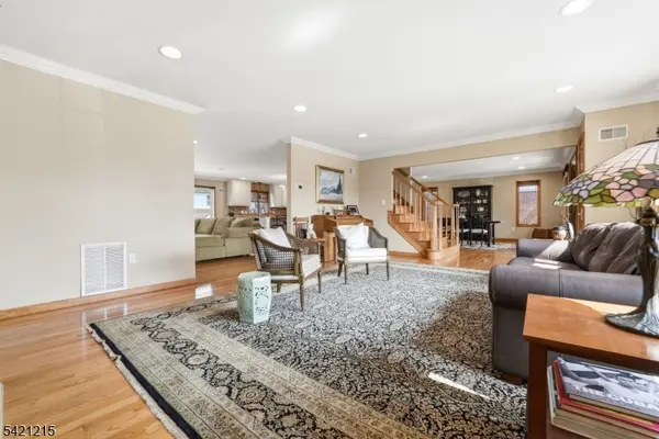 16 Arlington Blvd, North Arlington Boro, NJ 07031