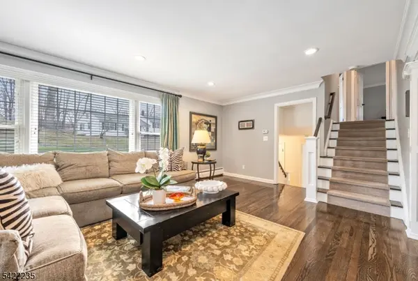 9 Oxford Dr, Livingston Twp., NJ 07039